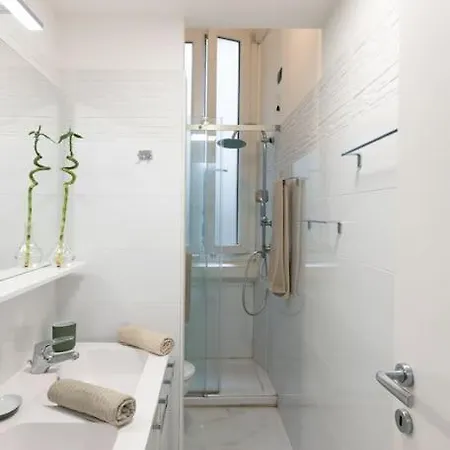 Seneca Apartamento Milão